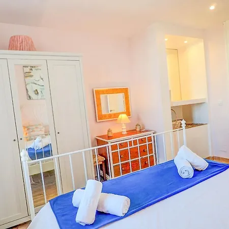 Seaside Cozy By Hello Apartment