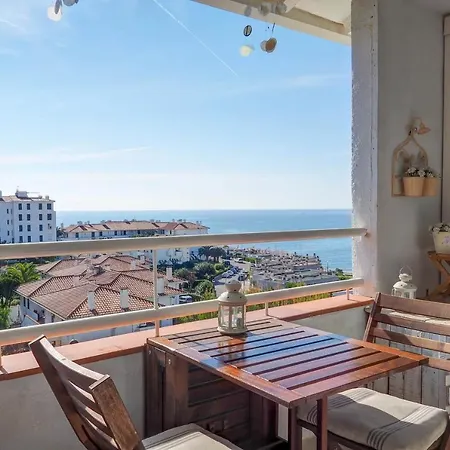 Seaside Cozy By Hello Apartment *