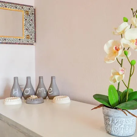 Seaside Cozy By Hello Apartment *